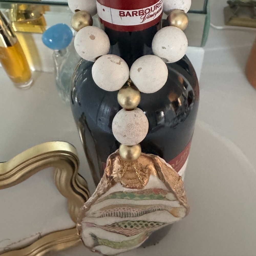 Vibrant Fish Wine Bottle Charm Oyster Shell - Picture 3 of 6